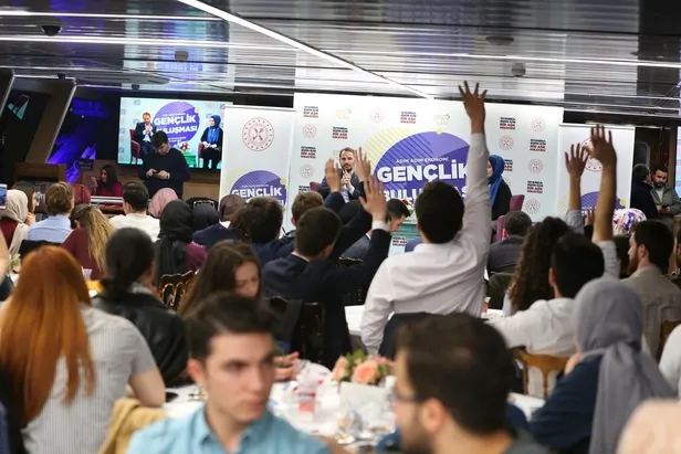 Hazine ve Maliye Bakanı Berat Albayrak, Üsküdar'da hemşehrileriyle buluştu-2