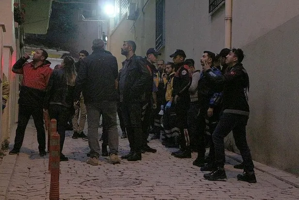 Son dakika: Beyoğlu'nda 5 katlı binada kısmi göçük-6