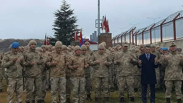 kiran-8-operasyonuna-katilacak-mehmetcik-operasyon-bolgesine-dualarla-ugurlandi-1576694542724.jpeg "Kıran 8" operasyonuna katılacak Mehmetçik operasyon bölgesine dualarla uğurlandı-1