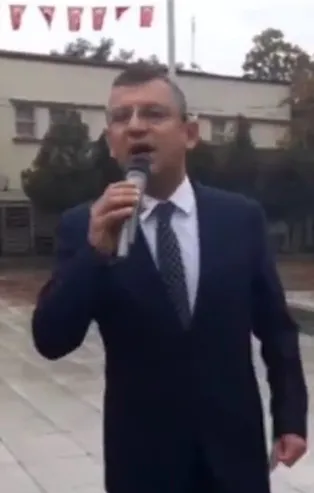 CHP'li Özgür Özel yine saçmaladı: İzmir Marşı'nı okuduk bulutlar ağlamayı kesti, yolumuz aydınlandı