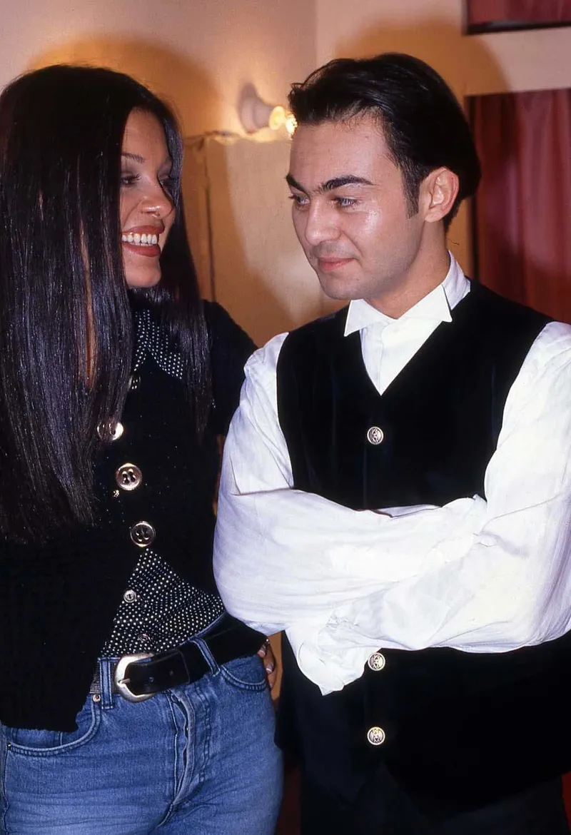 serdar-ortac-ile-ilknur-soydas-bulustu-30-yil-sonra-karabiberim-itirafi-neyimi-begenmedi-1772527569840.jpg Serdar Ortaç ile İlknur Soydaş buluştu! 30 yıl sonra Karabiberim itirafı: Neyimi beğenmedi?-6