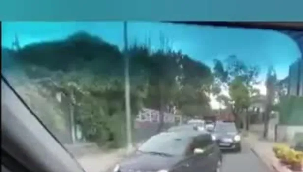 Sağlık Bakanı Fahrettin Koca'dan ambulansa yol vermek istemeyen sürücüye tepki: "Bir hastanın hayatını riske attı"