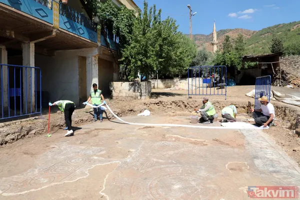 Kaçak kazıda bulunan mozaikler 98 parçaya bölünerek Zeugma Mozaik Müzesi'ne taşınıyor - 2