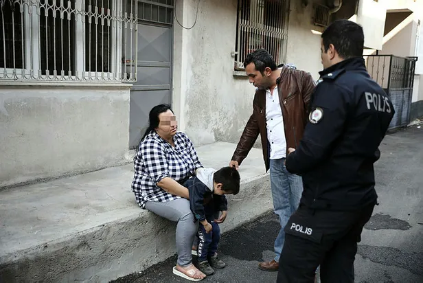 1573802676969.jpg Terk ettiği kocası boşanma davası açınca çatıya çıktı-1