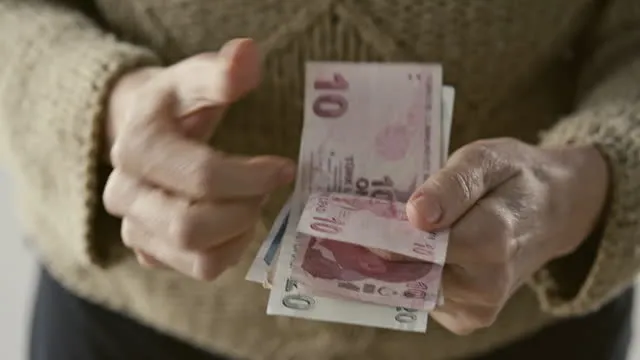 banka-degistirecek-emeklileri-ilgilendiriyor-temmuz-emekli-zammi-oncesi-uyari-geldi-promosyon-almak-icin-1719780272955.jpg Temmuz emekli zammı öncesi uyarı geldi! Banka değiştirecek emeklileri ilgilendiriyor! Promosyon almak için...-5