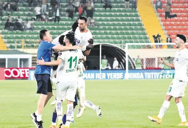 dunya-sampiyonu-ampute-milli-takimi-ile-bir-araya-gelen-bakan-kasapoglu-bu-kupa-bu-isin-zirvesi-dedi-spor-habe-1665793697626.jpeg Dünya şampiyonu Ampute Milli Takımı ile bir araya gelen Bakan Kasapoğlu "Bu kupa bu işin zirvesi" dedi | Spor haberleri-13