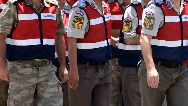 son-dakika-27-bin-283-personeli-kapsiyor-jandarma-genel-komutanligi-2022-yili-genel-atamalari-belli-oldu-1652981320153.jpeg Son dakika: 27 bin 283 personeli kapsıyor! Jandarma Genel Komutanlığı 2022 yılı genel atamaları belli oldu-3