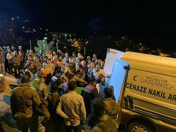 gece-yarisi-vahset-gaziantep-nurdaginda-yilmazer-ailesinin-evini-taradilar-anne-ogul-yasamini-yitirdi-gelin-ve-1664662692605.jpeg Gece yarısı vahşet! Gaziantep Nurdağı'nda Yılmazer ailesinin evini taradılar: Anne - oğul yaşamını yitirdi, gelin ve çocukları yaralı...-3