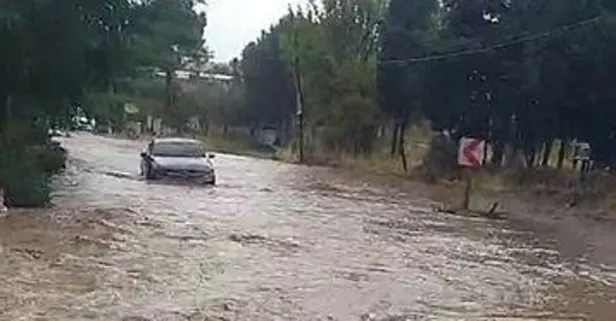 Sağanak yağış Çanakkale'yi vurdu! Dere taştı: Sürücüler zor anlar yaşadı