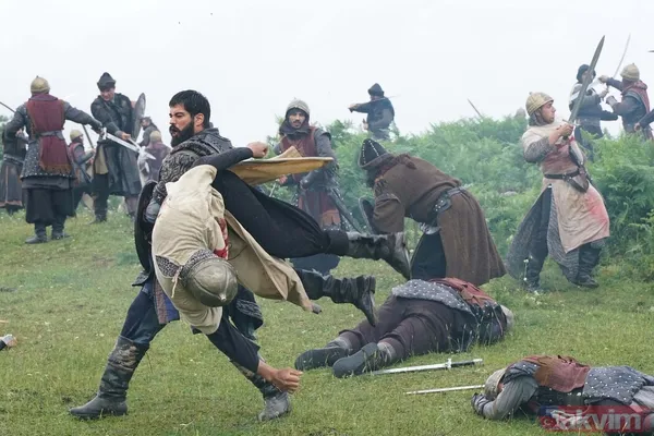 Kuruluş Osman’ın yıldızı Burak Özçivit kamera arkasını paylaştı! Özge Törer ile at üzerinde şov yaptı sosyal medya yıkıldı - 7