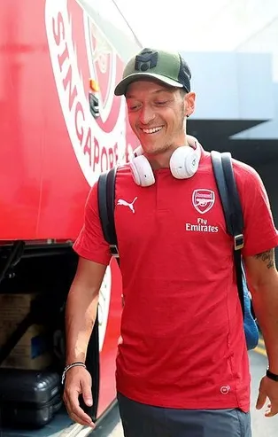 Arsenal'dan Özil paylaşımı
