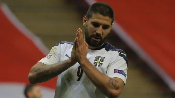 Kartal’ın eski yıldızı Tosic, Sırp golcü Mitrovic'i markaja aldı-4