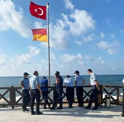 CHP'li İBB'nin yeni taktiği: AK Partili Beykoz Belediyesi'nin açtığı plaja bayrak asmak istediler-1