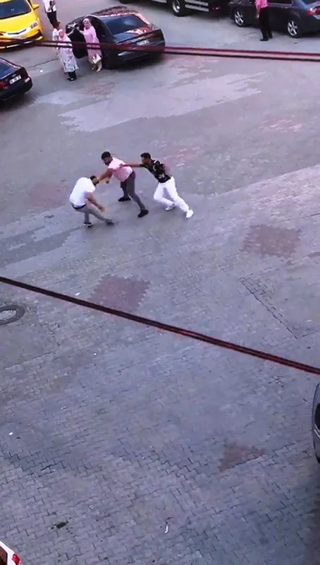 Çorum'da hareketli dakikalar! Ortalık bir anda karıştı... Vatandaşlar ve polis güçlükle ayırdı-2