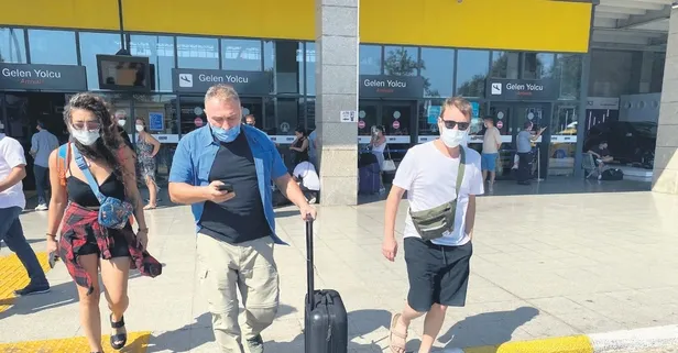 Hande Erçel'in arkadaşı Sitare Akbaş ile aşk yaşamaya başlayan Murat Dalkılıç Bodrum'a gitti