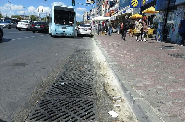 CHP'li İBB çalışma yaptı Kadıköy'ü lağım kokusu sardı