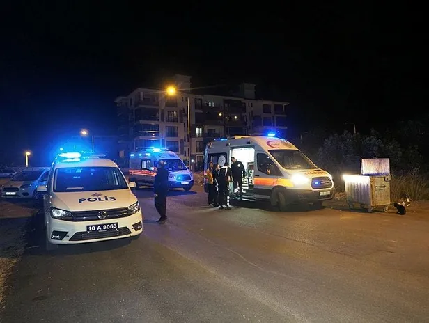 balikesirde-komsular-arasinda-bicakli-kavga-olu-ve-yaralilar-var-1663993455805.jpeg Balıkesir'de komşular arasında bıçaklı kavga: Ölü ve yaralılar var-1