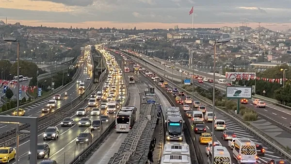 Son dakika: İstanbul'da okulların açılmasıyla birlikte trafik yoğunluğu oluştu!-2