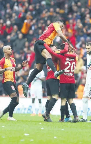Galatasaray, Denizlispor engelini 2 golle aştı