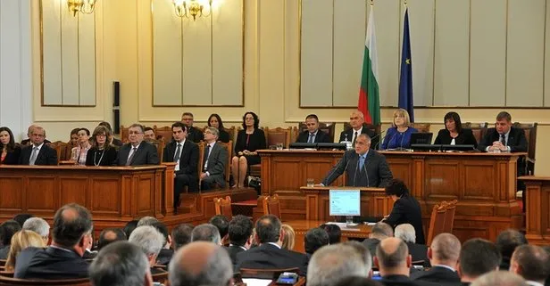 Bulgaristan’da parlamentoya giren 240 milletvekilinden 27’si Türk ve Müslüman kökenli