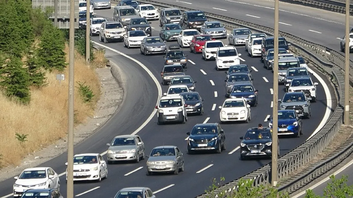 Mega dönüş başladı | Kurban Bayramı tatili bitti: Otoyollar tıklım tıklım