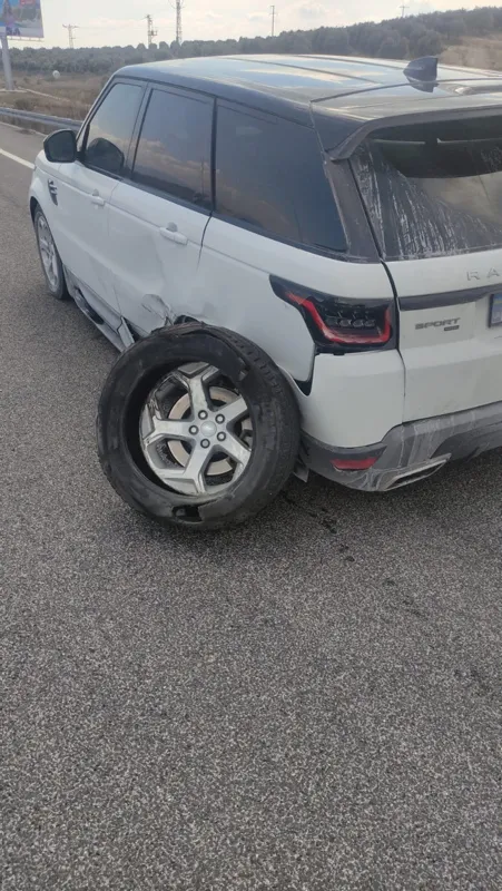 ukrayna-rusya-savasindan-kacip-turkiyeye-gelen-ukraynali-milli-futbolcu-oleksandr-yakovenko-manisada-kaza-yapt-1647141799613.jpg Ukrayna Rusya savaşından kaçıp Türkiye'ye gelen Ukraynalı milli futbolcu Oleksandr Yakovenko Manisa'da kaza yaptı-4