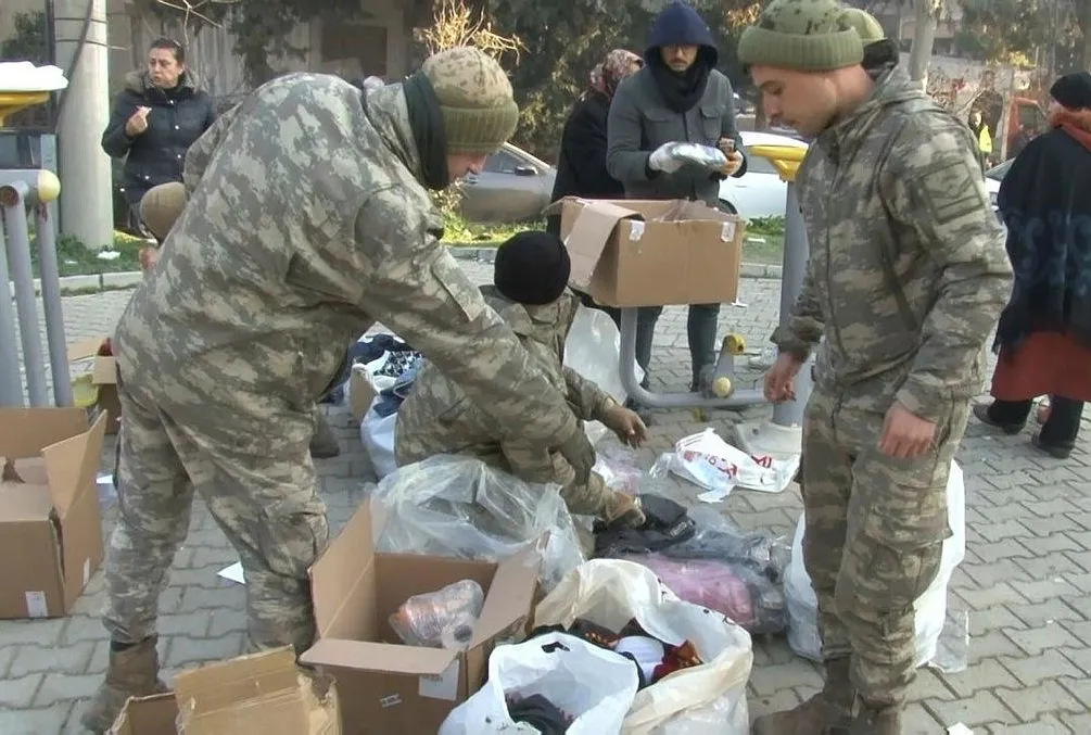Mehmetçik deprem bölgesinde aralıksız çalışıyor!