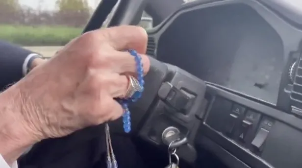 devlet-bahceli-klasik-otomobiliyle-ankarayi-gezdi-1663779877259.jpg Devlet Bahçeli klasik otomobiliyle Ankara'yı gezdi-1