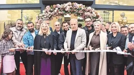 Ünlü isimler Bahçelievler’de buluştu: Tatlıgil’in salonuna hayran kaldılar