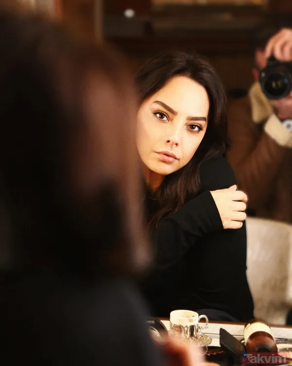 49 yaşındaki Ebru Gündeş hayranlarını korkuttu! Sahnede rahatsızlanınca kulise koştu! İşte son sağlık durumu... - 8