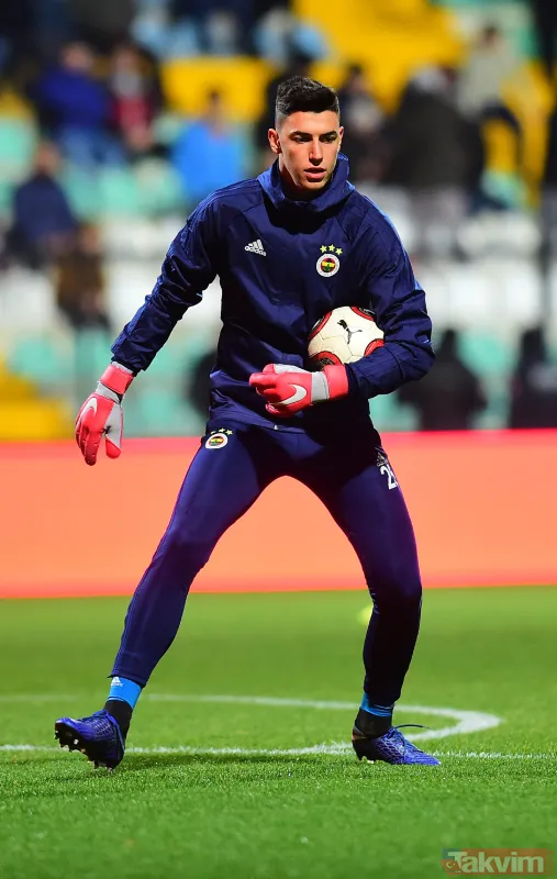 Fenerbahçe, Berke Özer ile kaleyi kapatamıyor! Performansı tartışmaya yol açtı... - 13