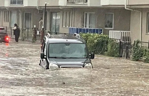 Ankara'daki şiddetli yağış sonrası CHP'li belediyelere sert tepki: "Camdan video atmakla Ankara'ya hizmet edilmez!"-4