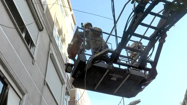 istanbulda-panik-anlari-iki-kardesi-anneleri-uyandiramadi-itfaiye-devreye-girdi-kapi-acilinca-rahat-nefes-alin-1650869149218.jpg İstanbul'da panik anları! İki kardeşi anneleri uyandıramadı itfaiye devreye girdi: Kapı açılınca rahat nefes alındı-6