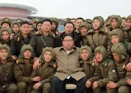 Kuzey Kore lideri Kim Jong-un corona virüse de meydan okudu! Sosyal mesafe tanımadı