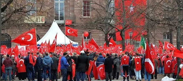 Avrupa’daki Türkler teröre karşı meydanlarda