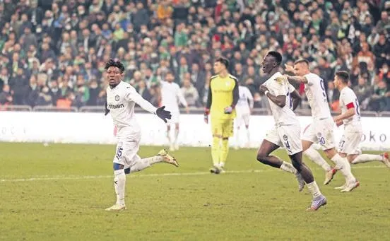 erick-pulgardan-carpici-aciklamalar-sezon-sonunda-italyaya-donecegim-1644965368791.jpeg Erick Pulgar'dan çarpıcı açıklamalar "Sezon sonunda İtalya'ya döneceğim"-12