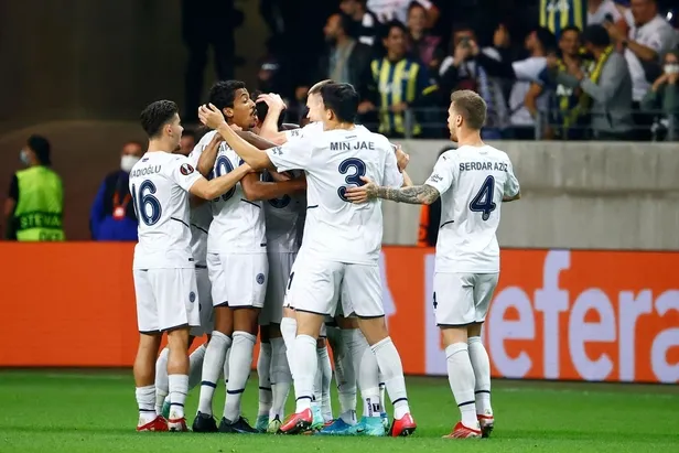16-eylul-uefa-avrupa-ligi-fenerbahce-frankfurt-mac-sonucu-1-1-frankfurt-fenerbahce-mac-ozeti-golleri-onemli-anlari-1631827026113.jpg Frankfurt - Fenerbahçe maç özeti, golleri, önemli anları! 16 Eylül UEFA Avrupa Ligi Fenerbahçe-Frankfurt maç sonucu: 1-1!-5