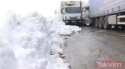 Hadımköy’de kar esareti sürüyor! TIR’lar yerlerinden kıpırdayamıyor