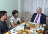 Binali Yıldırım öğrencilerle iftar açtı