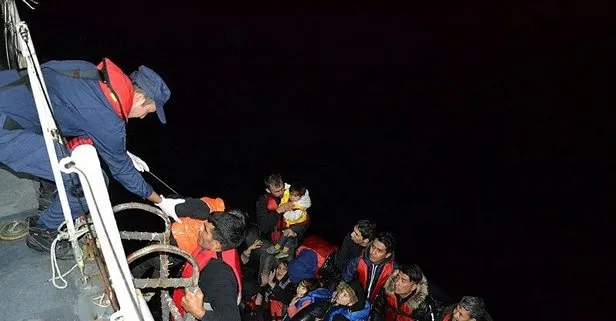 Son dakika: Çanakkale’nin Ayvacık ilçesinde lastik bot içinde 51 kaçak göçmen yakalandı