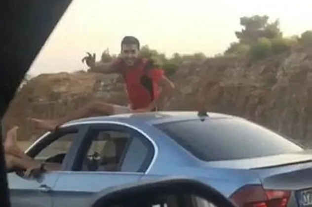 Antalya'da seyir halindeki otomobilde 'pes' dedirten görüntüler! Sosyal medyada büyük tepki çekti