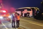 Kayseri'de kontrolden çıkan yolcu otobüsü aydınlatma direğine çarptı: 16 yaralı