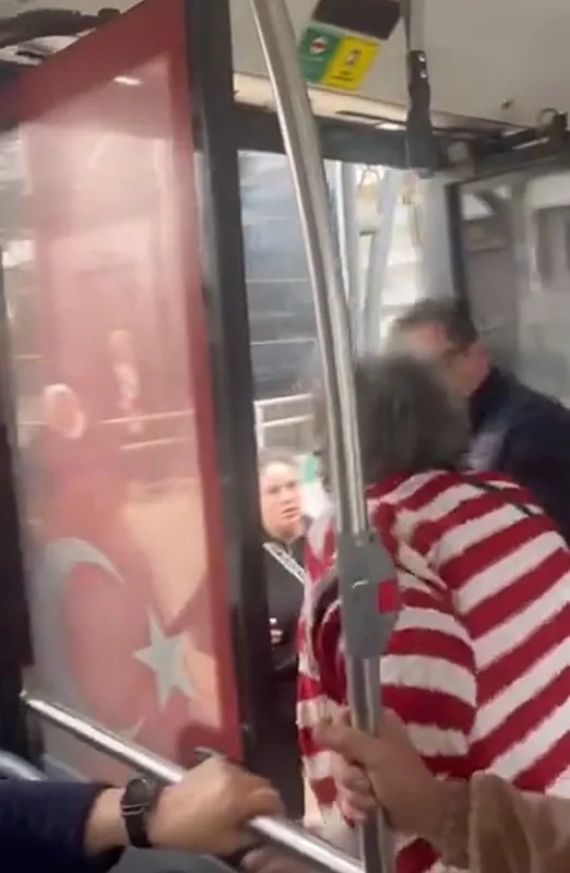 bursada-kadinlarin-yer-kavgasi-otobus-karisti-1774690460428.jpeg Bursa'da kadınların "yer" kavgası: Otobüs karıştı-3