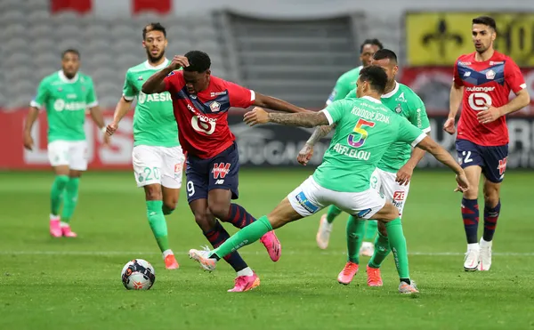 burak-yilmaz-bugun-suskun-lille-saint-etienne-ile-golsuz-berabere-kalmasina-ragmen-son-haftaya-lider-girdi-1621201423334.jpg