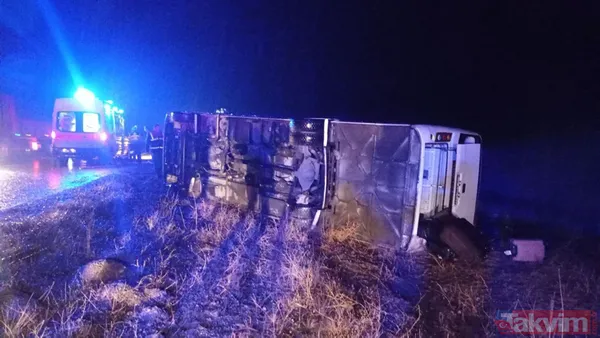 Sivas'ta sağlık çalışanlarını taşıyan tur midibüsü devrildi! Ölü ve yaralılar var - 15