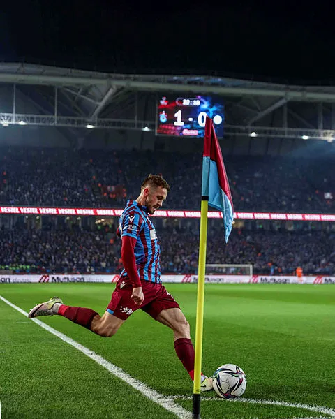 Son dakika Trabzonspor haberleri... Fırtına'nın bitirim üçlüsü: Edin Visca, Anastasios Bakasetas ve Andreas Cornelius!-3