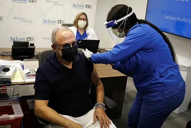 SON DAKİKA: ABD'de Kovid-19 aşılarını sabote eden eczacı suçunu itiraf etti: Şişeleri bozdum-3