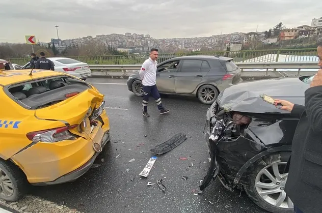 İstanbul'da zincirleme kaza! 5 araç birbirine girdi! Libyalı kadın sürücü şok yaşadı