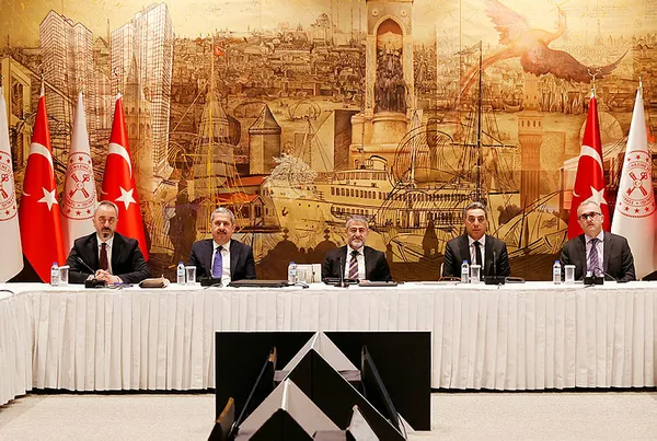 hazine-ve-maliye-bakani-nureddin-nebatiden-enflasyon-mucadele-kapsaminda-konut-ve-temizlik-sektoru-temsilciler-1652613002522.jpg Hazine ve Maliye Bakanı Nureddin Nebati'den enflasyon mücadele kapsamında konut ve temizlik sektörü temsilcileriyle önemli zirve-3