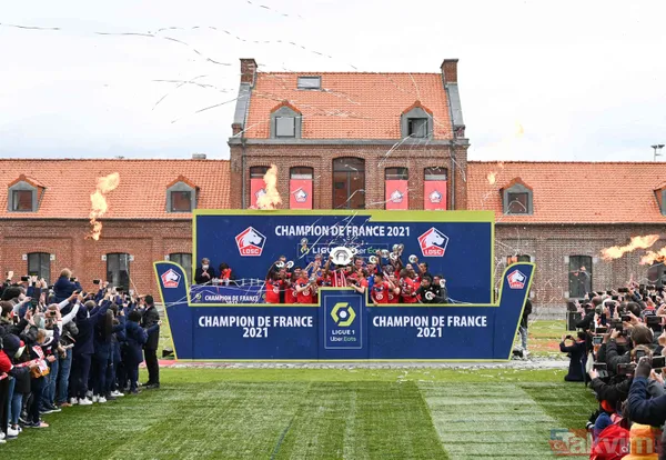 Şampiyon Lille'in kupası Bizim Çocukların elinde: Törende "Kral Burak Yılmaz" tezahüratları - 2